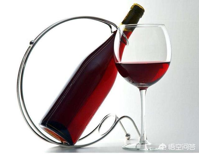 红酒杯倒多少合适，西式宴会怎样给客人倒葡萄酒？