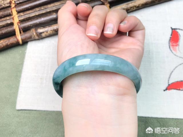 3000元的糯种翡翠手镯,2000元能买什么样的翡翠手镯？