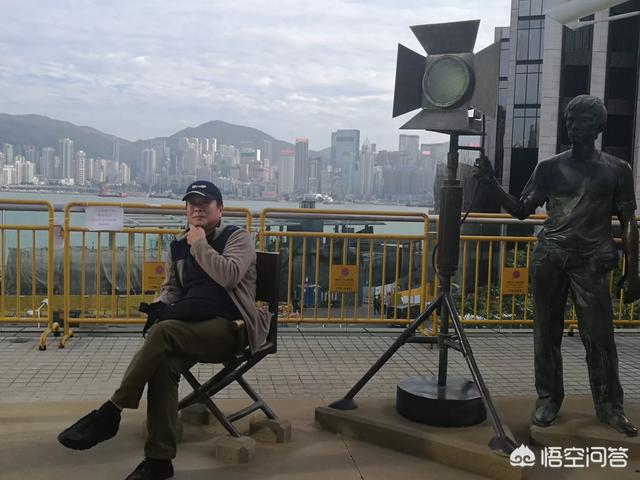 到香港旅游,你是去购物还是观光景点。繁华的行政区你想去定居吗？