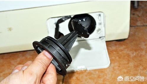 全自动洗衣机怎么清理排污口，怎么清洗滚筒洗衣机的排污口