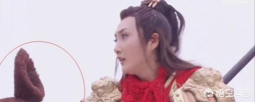 迪丽热巴光着全身图片:电视剧中尬性十足的穿帮镜头，导演在考验观众视力吗
