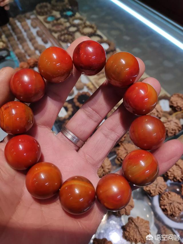 老物件玉石鉴定,一个老物件，帮忙鉴定一下，谢谢各位大神？