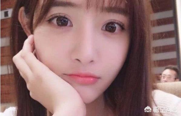 小了白了兔是谁:对于“兔子牙”小姐姐，你喜欢她的什么