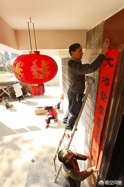 对联上下联怎么贴:农村过年时贴对联，有哪些办法可以防止上下联贴反了？