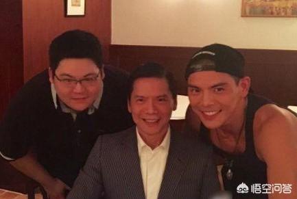 杜雨露的儿子:向华强一共两个儿子，向佐和向佑。为何差别这么大？
