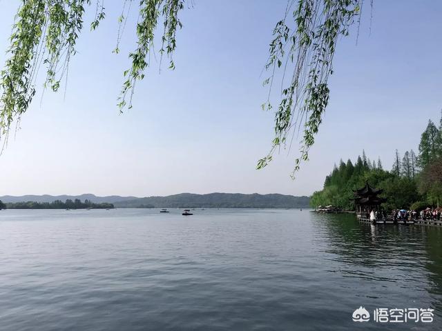 杭州夜生活冷清,各行各业打烊时间早,我成都来的很不习惯,一到夜晚就感觉自己像个孤儿,有什么好的建议吗？