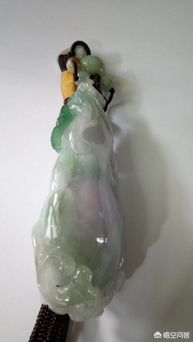 买玉一般在什么店买,请问你的翡翠（缅甸玉）是在哪里买的？