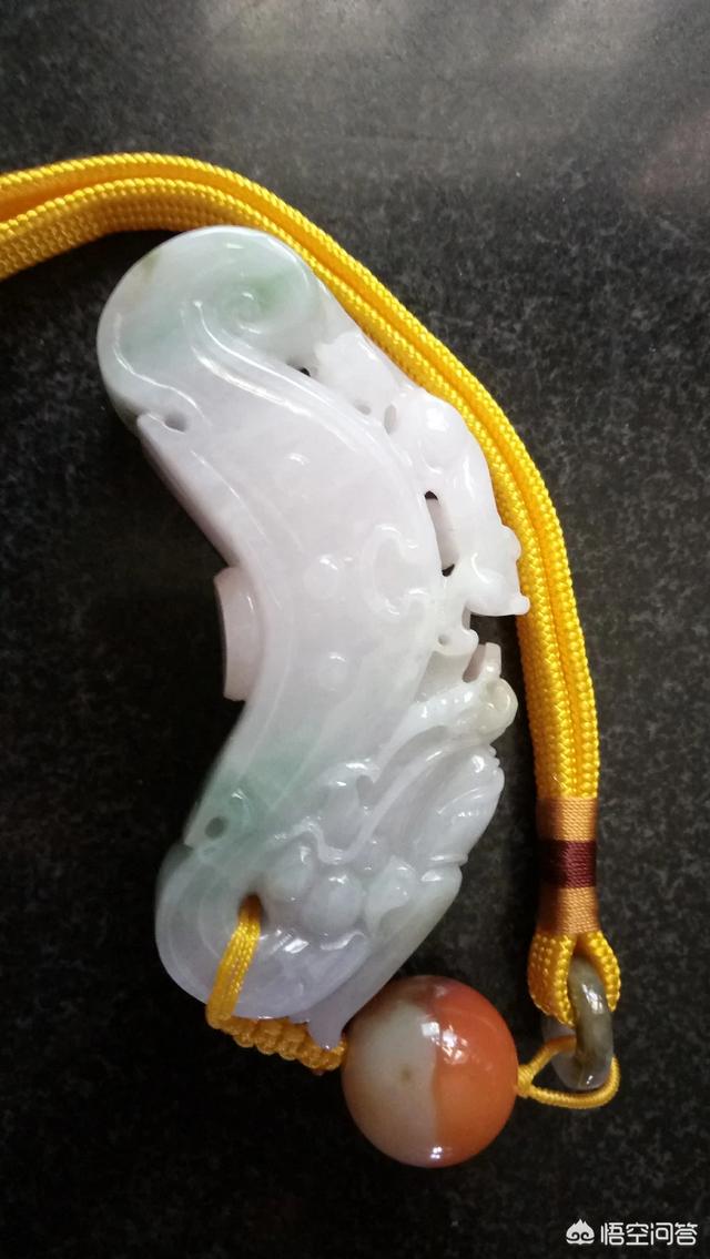 买玉一般在什么店买,请问你的翡翠（缅甸玉）是在哪里买的？