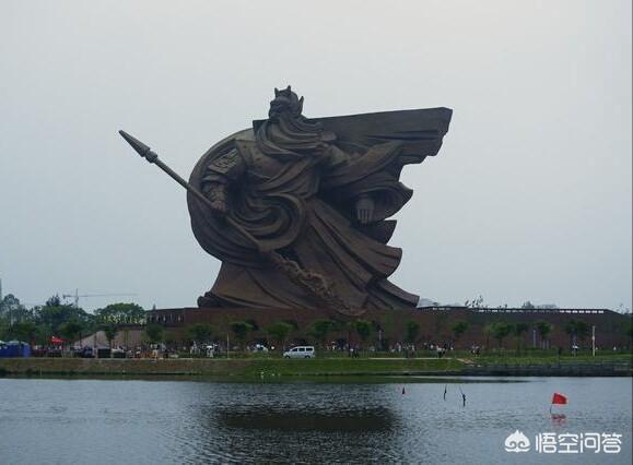 温州话说吃早餐,吃中午饭,吃晚饭分别是:吃天光,吃日就,吃咸旭。你们老家是怎么说呢？
