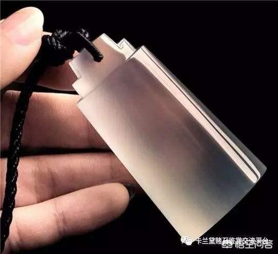 揭阳工翡翠雕刻的特点,揭阳五万能买什么样的翡翠？