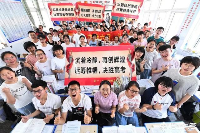 跪母考生回应炒作:考生出考场当面跪谢母亲，你怎么看待家庭教育？