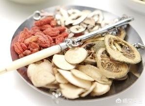 奶水不足的原因和治疗方法:坐月子产奶不足，有什么好的办法能解决？