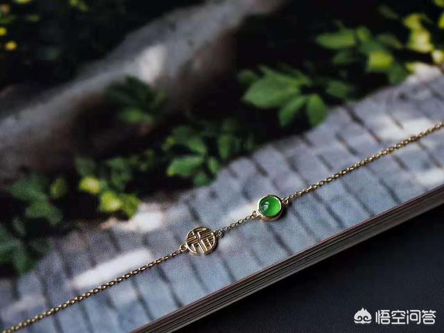 年轻女孩戴什么玉镯好,18岁的女孩子配戴什么样的玉石比较好呢？