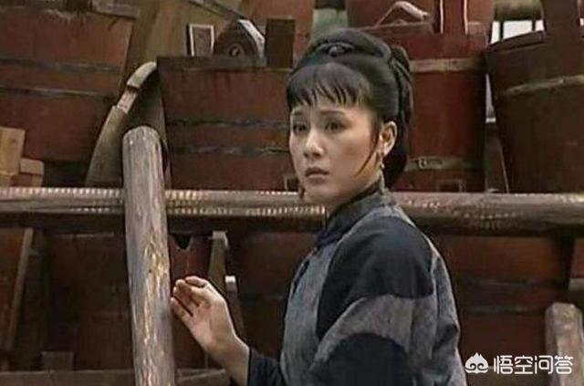 《康熙王朝》中容妃是康熙最喜欢的妃子，为什么会被康熙送入宗人府，后来又杀死所有看见她刷马桶的人？插图3