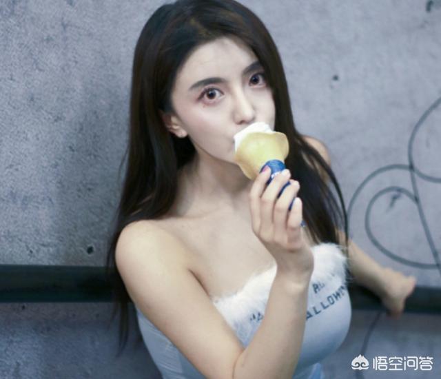 虎牙二路要出事,药水哥毛手毛脚,古阿扎被强行“揩油”,你有何看法？