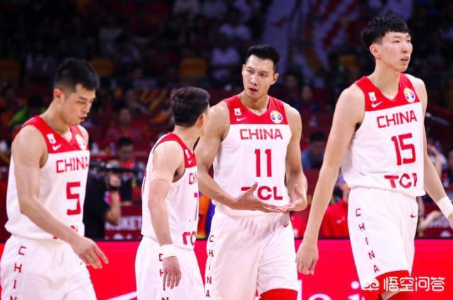 周琦五犯离场:周琦最后时刻一犯规加两次发球失误，为什么国家队要招他进来