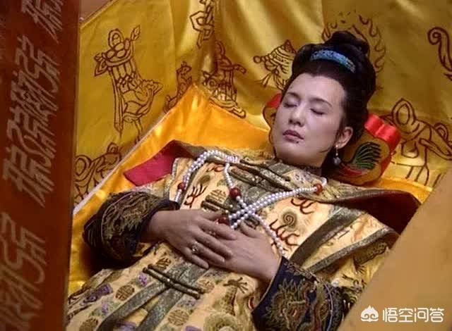 《康熙王朝》中容妃是康熙最喜欢的妃子，为什么会被康熙送入宗人府，后来又杀死所有看见她刷马桶的人？插图79