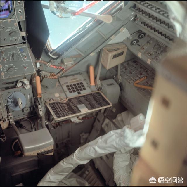 登月骗局:1969年，宇航员登月时插在月球表面上的国旗还在月球上吗