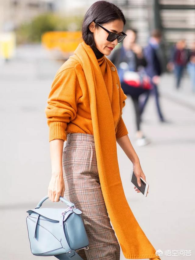 米色上衣配什么颜色裤子米白色的裤子配什么颜色的上衣