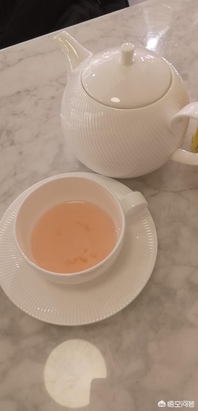 各位大神,请问什么牌子的水乳比较好用又实惠,保湿滋润效果好一点的,谢谢？