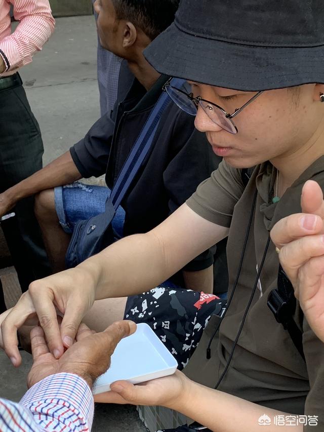 四爪:钻戒四爪镶嵌牢固吗?四爪镶嵌怎么样？