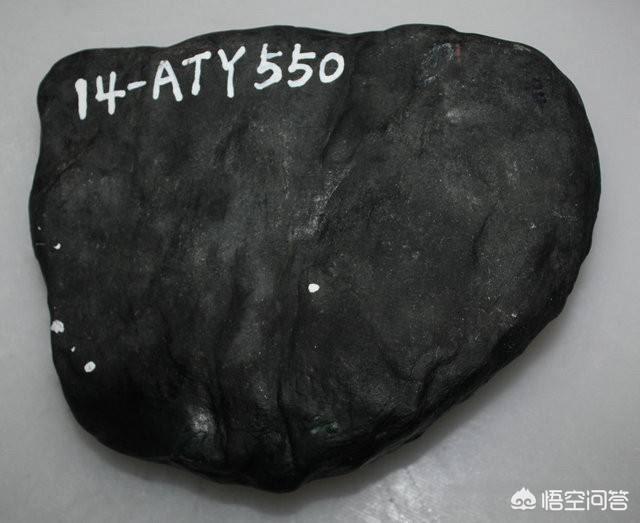 翡翠原石假皮怎么做的,怎么鉴别翡翠原石赌石，一共有几个步骤？