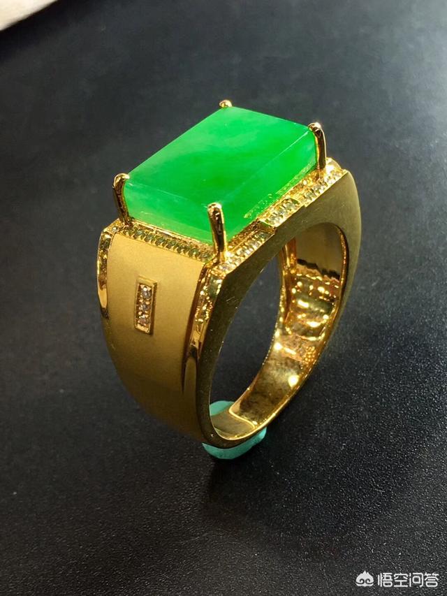 翡翠雕刻,看看这块翡翠摆件雕刻如何？