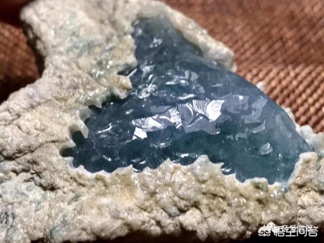 翡翠各场口原石特征,翡翠赌石场口有什么区别？