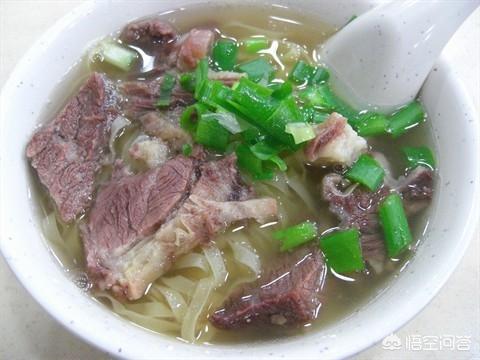 怎样熬牛骨汤:怎样熬牛骨汤好喝 牛骨高汤详细配方，请指教谢谢你？