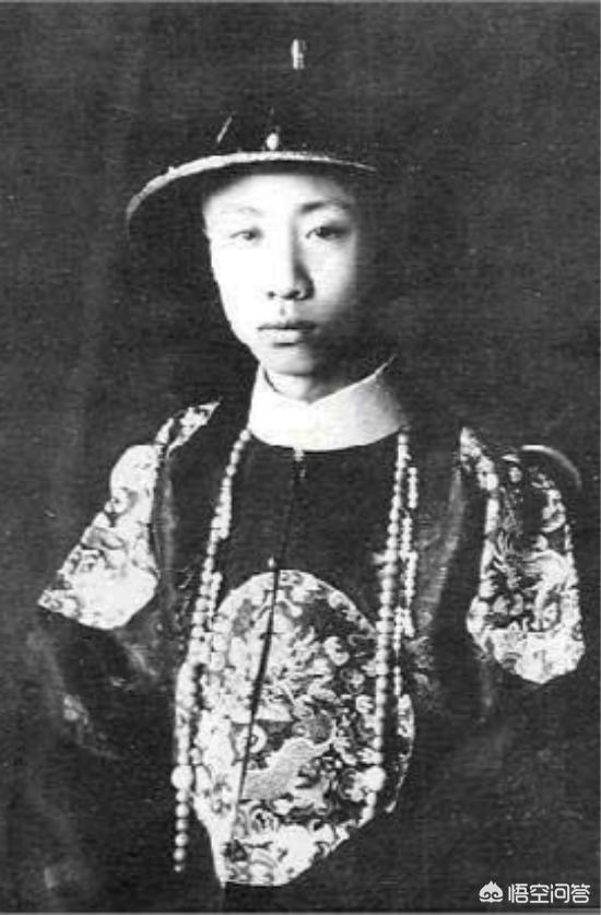 闺中秘史:婉容真的背叛了溥仪了吗溥仪将婉容的孩子扔到熔炉中了吗