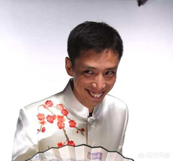嘻哈包袱铺票价:以高晓攀为首的“嘻哈包袱铺”是不是被打压了，你怎么看？