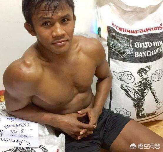 王伟豪:为什么现代搏击很少看到侧踹腿，都是鞭腿与正蹬？