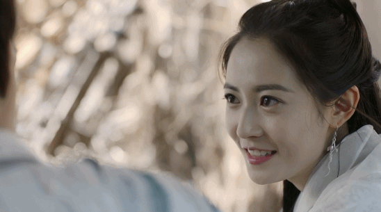 黎姿女儿:黎姿罕见晒女儿近照被网友吐槽，你怎么看？