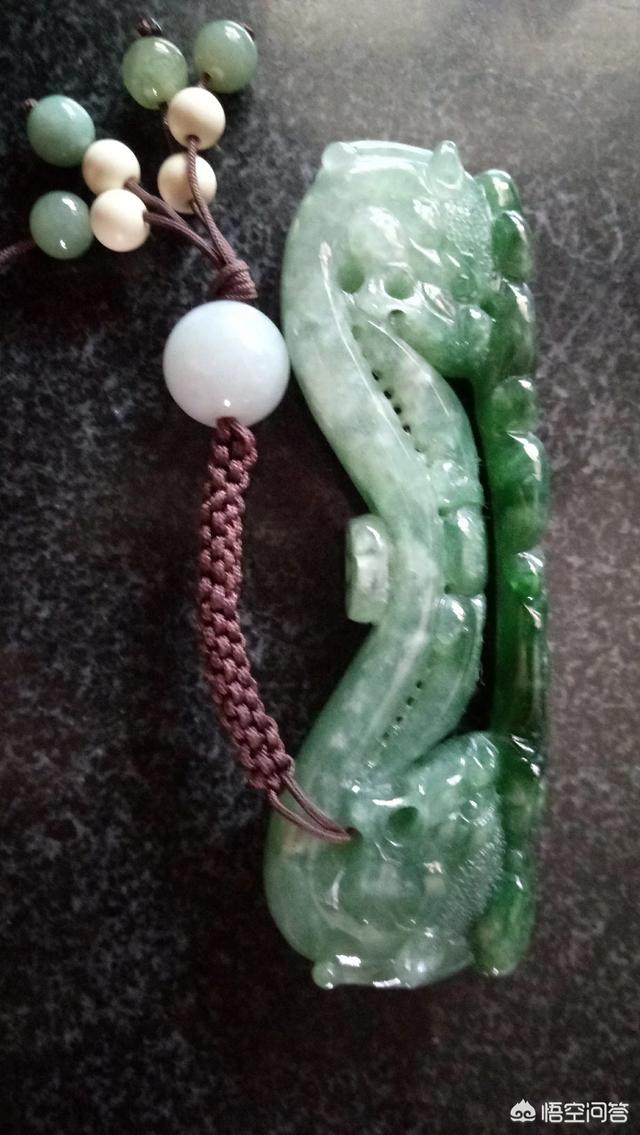 买玉一般在什么店买,请问你的翡翠（缅甸玉）是在哪里买的？