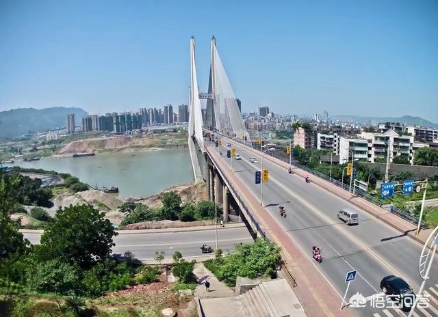 万里简介:远方的家江河万里行介绍济南市的吗？