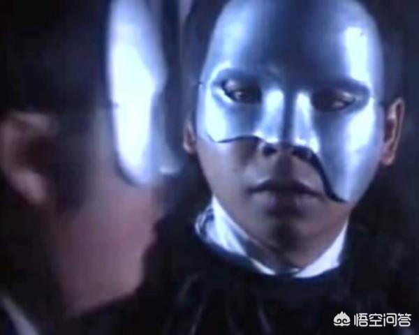 《笑傲江湖》中,十五个黑衣人被令狐冲刺瞎双眼后,为何还有本事在嵩山围剿五岳剑派？