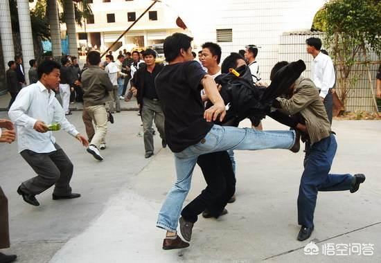 昆明火车站暴力恐怖案:真打起架来，像拳击、武术之类的功夫会派上用场吗？