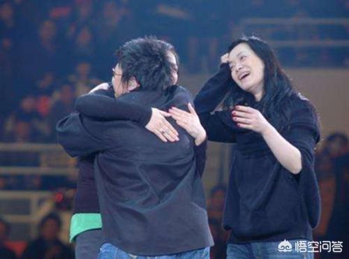 毛阿敏个人简历:毛阿敏对韩红有着怎样恩德，韩红当众给她下跪？