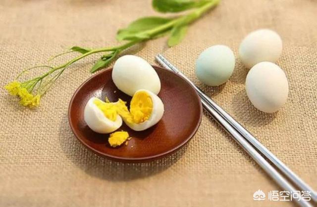 烘焙蛋黄粉的功效与作用禁忌:宝宝多大可以吃蛋黄，需要注意些什么？