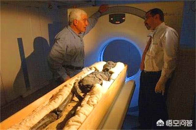 古埃及法老死亡之谜:在埃及金字塔里出来的科学家们，为什么都会死去