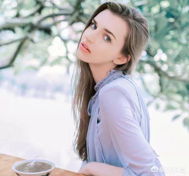 美女犬:美女被健身房老板养的恶狗咬伤鼻子，你怎么看？