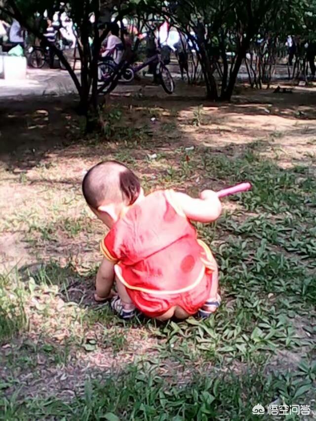 宝宝缺钙的表现:宝宝缺钙时会有哪些表现呢？怎样给宝宝正确补钙呢？