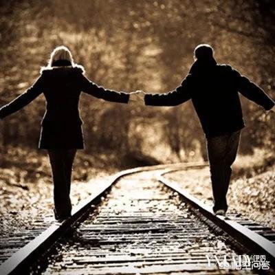 有一个特别黏人的老公是什么样的感觉？