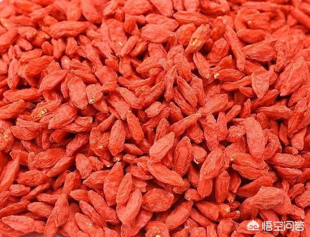 黑枸杞可以泡水喝吗,枸杞泡水红枸杞和黑枸杞哪个好？