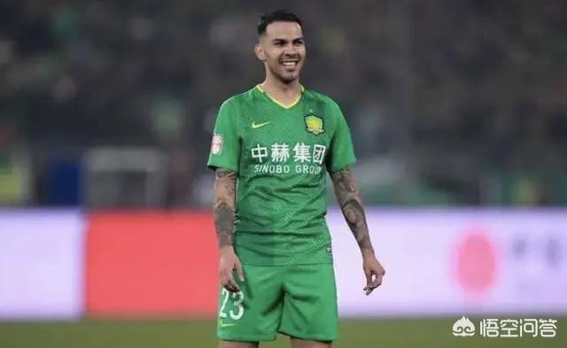 博罗夫斯基挥别威悉球场:如何评价北京球迷为奥古斯托临完场时的摔倒正名？