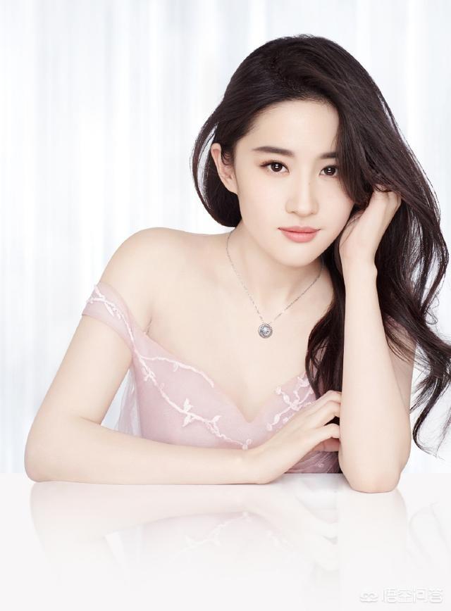 喜欢一个女孩怎么发<a href=https://maguai.com/list/256-0-0.html target=_blank class=infotextkey>朋友圈</a>:爱上一个女孩子怎么去跟她表白？(暗恋女孩子不敢表白)