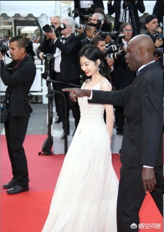 景甜背景:你对自媒体人老是爱发娱乐文章嘲笑景甜演技、背景有什么看法？