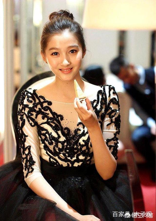 《王牌》关晓彤《奔跑吧》宋雨琦,为何综艺都喜欢带北京姑娘玩？