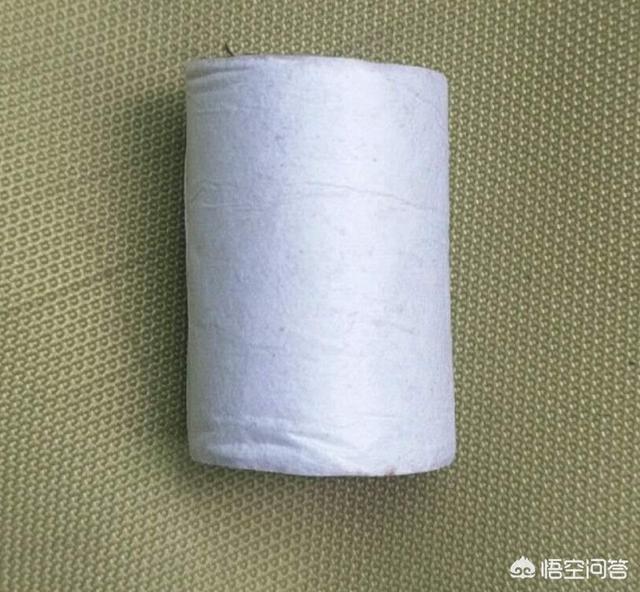 端午节挂艾草:端午节挂艾叶大门要挂几把，怎样挂