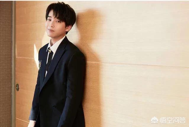彭昱畅承认恋情女方是谁:《向往的生活》中张子枫和彭昱畅在一起，为何黄磊不愿意？